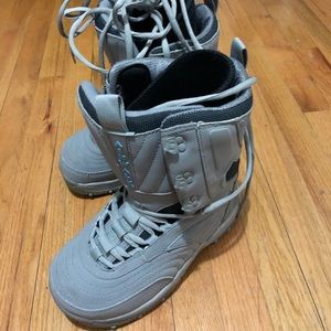 Snowboard boots size 7